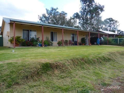 3 Hotham St, Wandering, WA 6308