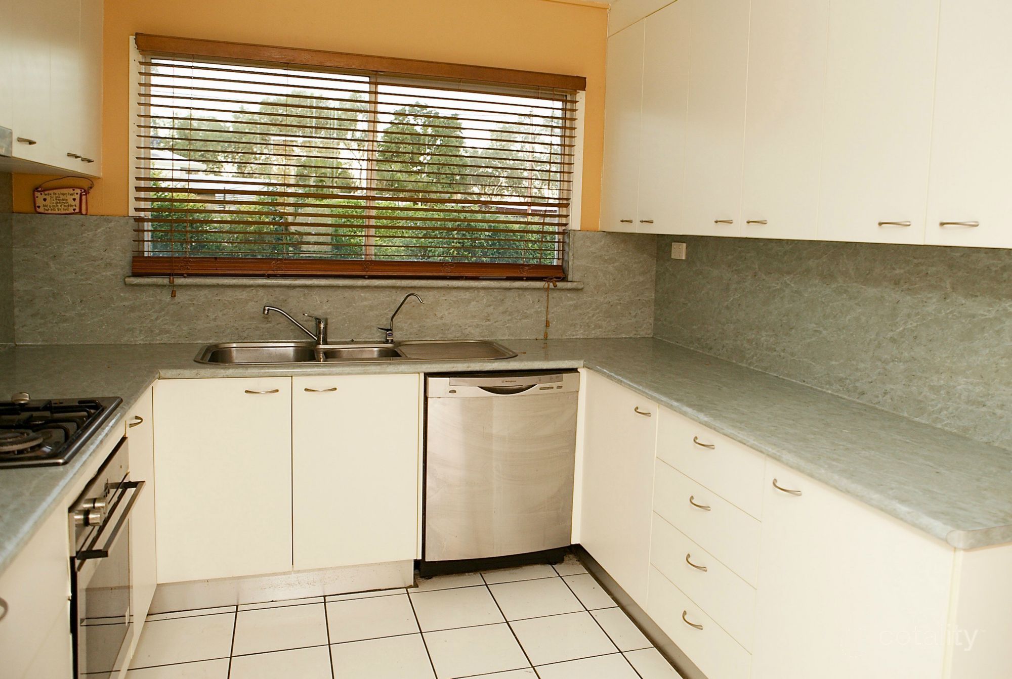 25 Erap St, Soldiers Hill, QLD 4825