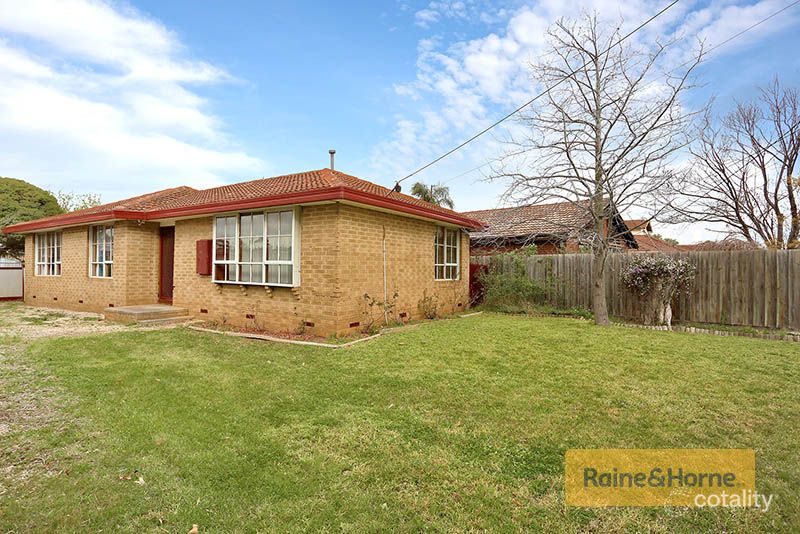 18 Eyre St, Melton South, VIC 3338