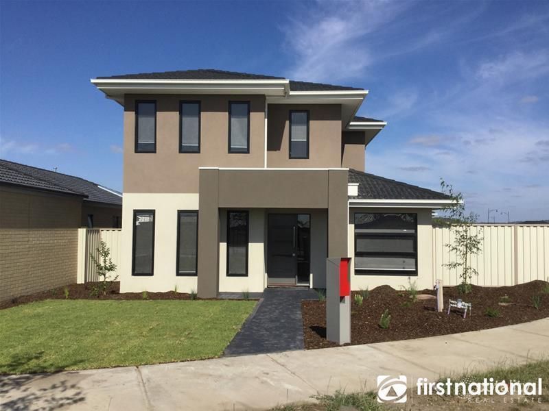 15 Greenfield Lane, Pakenham, VIC 3810