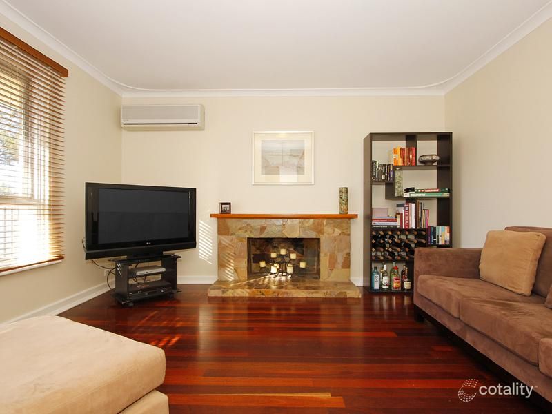 220 Erindale Rd, Hamersley, WA 6022