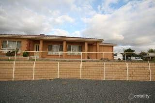 24 Caprice St, Hallett Cove, SA 5158