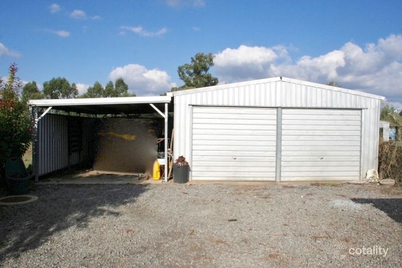 19 West St, Oakey, QLD 4401