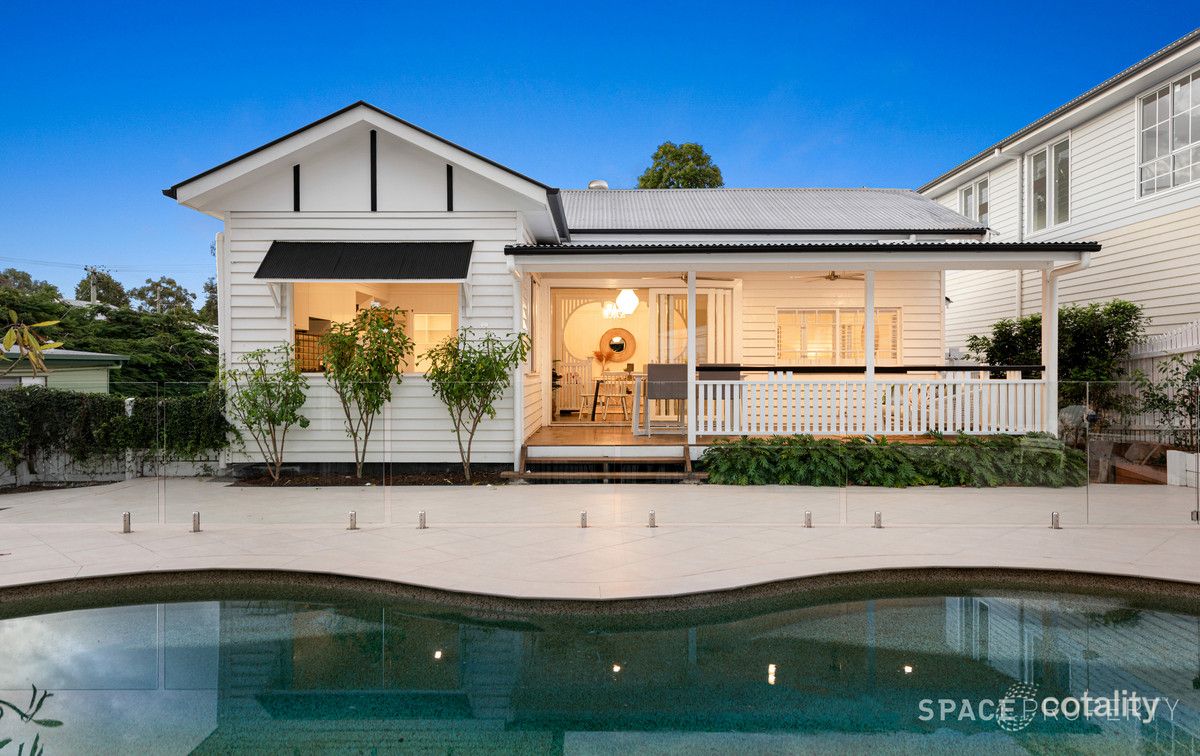 18 Leslie St, Bardon, QLD 4065