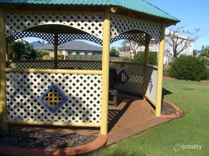 21 Robert John Cct, Coral Cove, QLD 4670