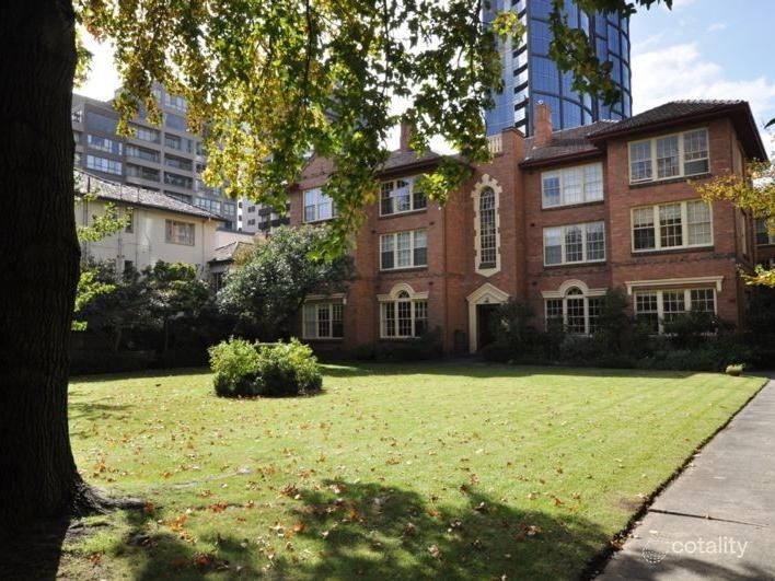 2/18 Queens Rd, Melbourne, VIC 3004