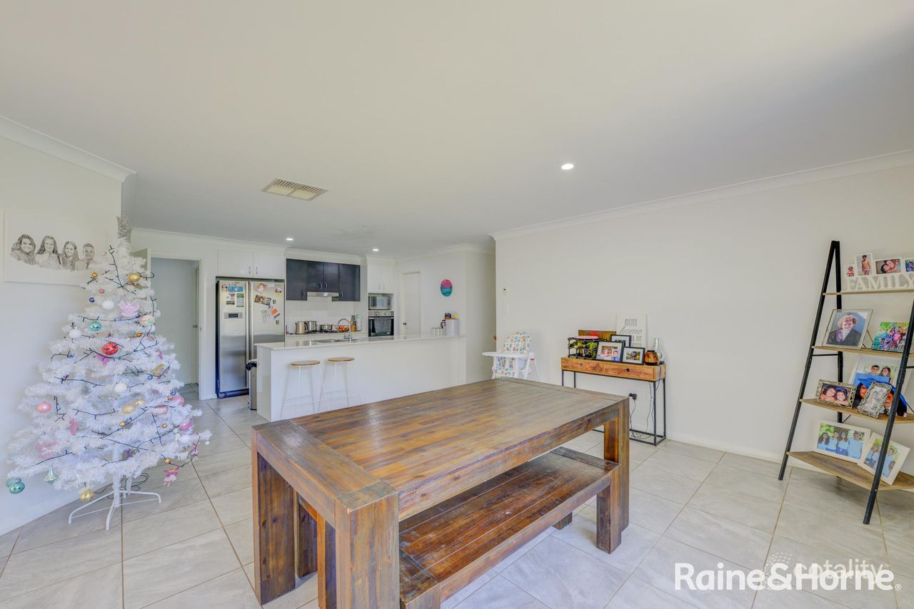 1 Scarborough Cl, North Tamworth, NSW 2340
