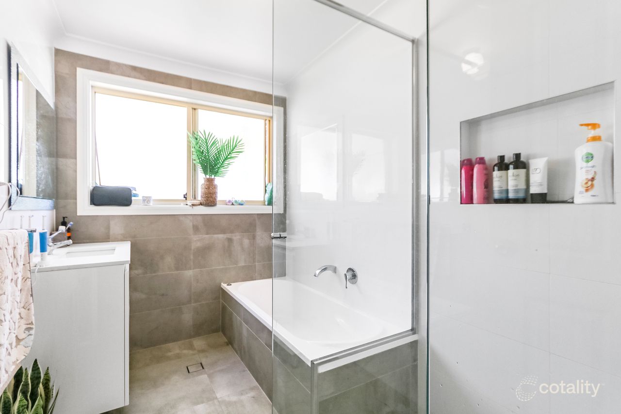 2/13 Maas Pde, Forresters Beach, NSW 2260