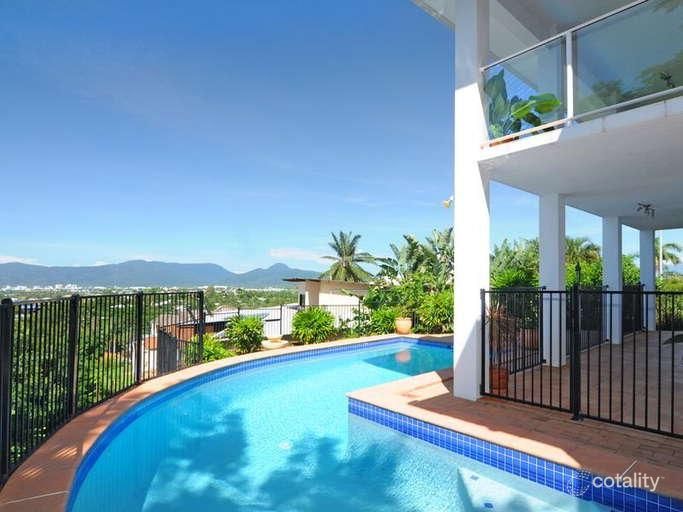 7 Konowna Cl, Mooroobool, QLD 4870