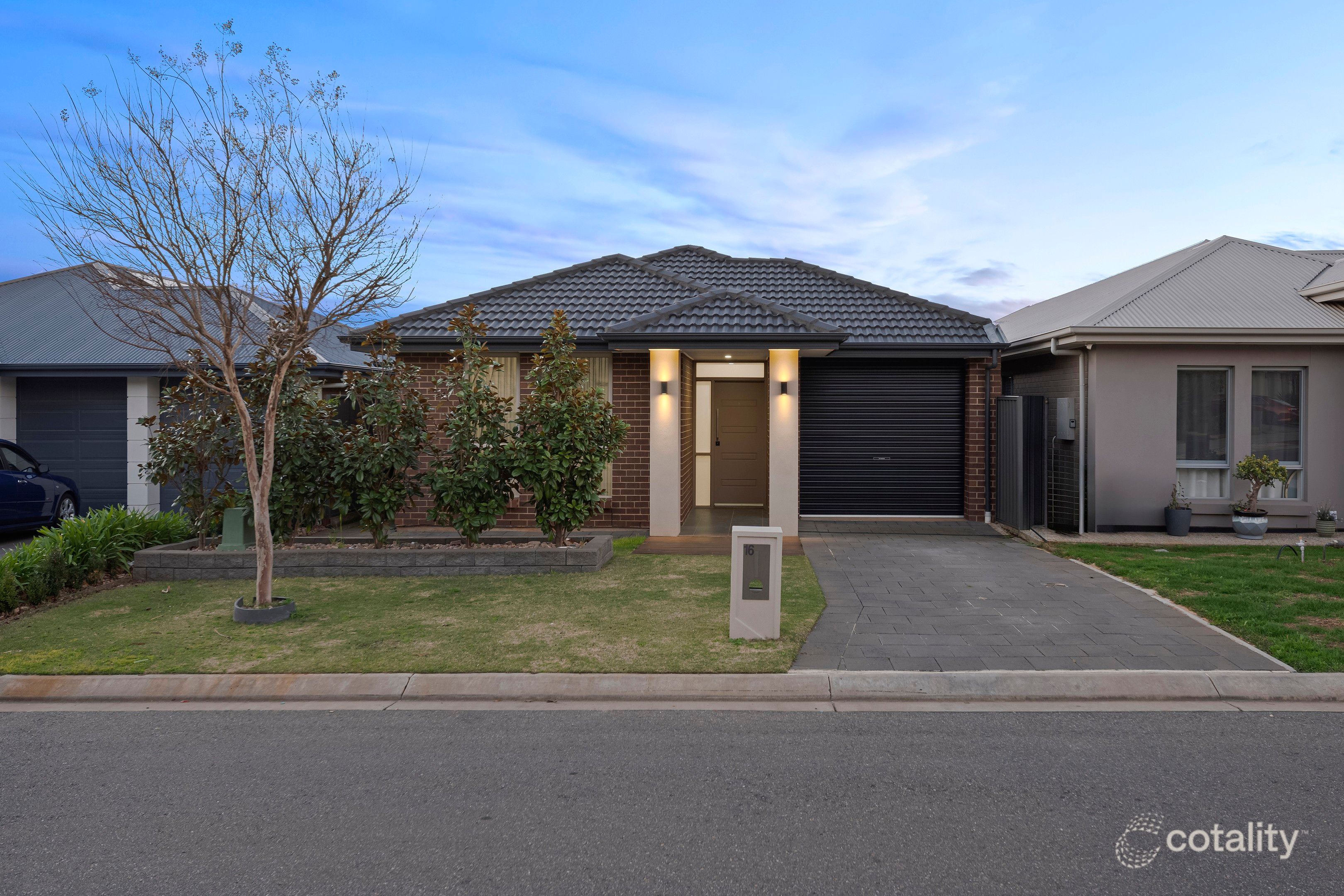 16 Roxburgh Cres, Blakeview, SA 5114