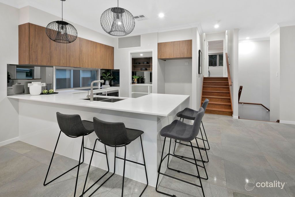 30 Kingsbury St, Norman Park, QLD 4170