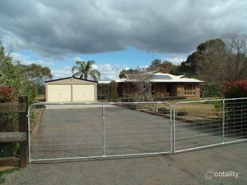 16 Crossley Dr, Narromine, NSW 2821