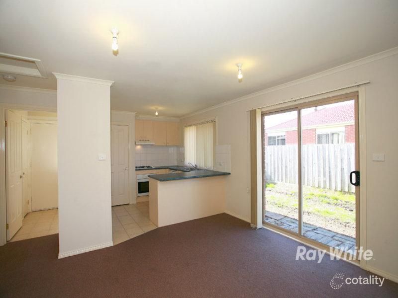 27 Glenaire Cres, Cranbourne West, VIC 3977