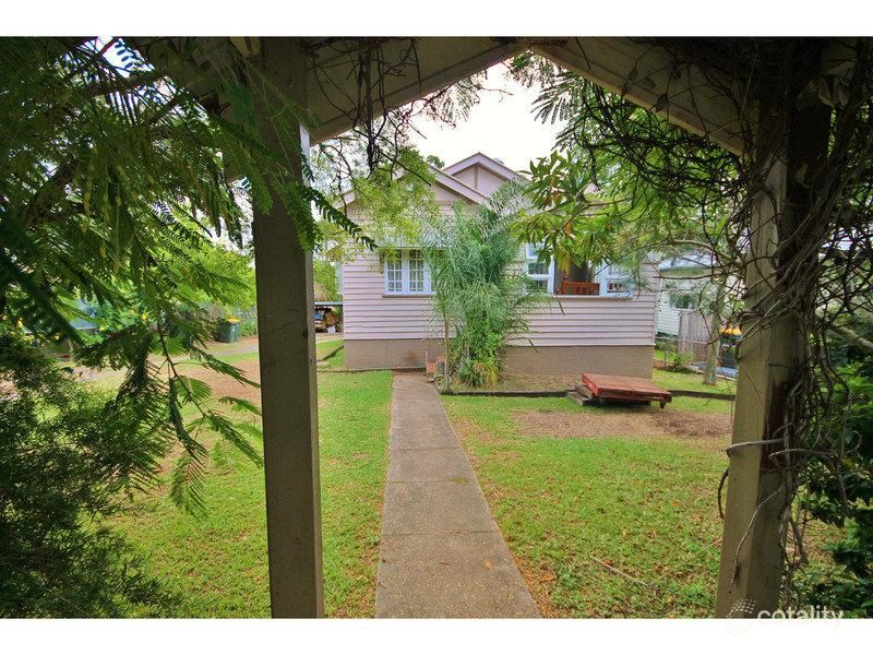 11 Eric Rd, Holland Park, QLD 4121