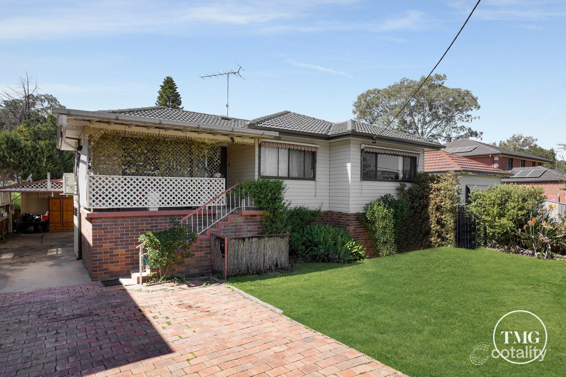 53 Alexander Cres, Macquarie Fields, NSW 2564