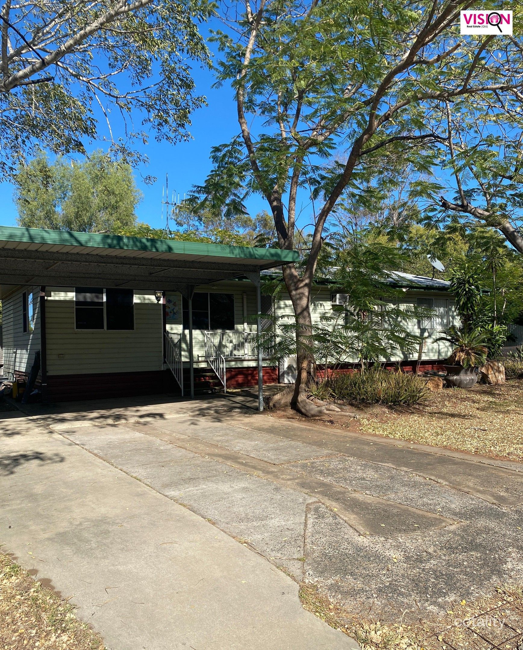 24 Cook Cres, Dysart, QLD 4745