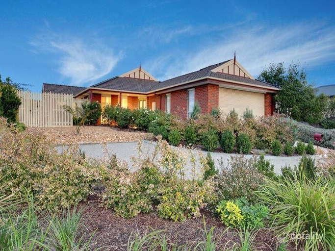 8 Rowena Pl, Mount Martha, VIC 3934