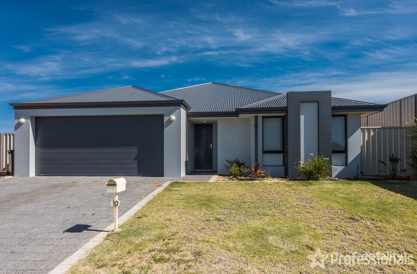 10 Manxman Gdns, Wandina, WA 6530