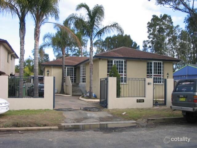 6 Albatross Rd, Berkeley Vale, NSW 2261