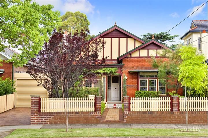 19 Lenore St, Russell Lea, NSW 2046