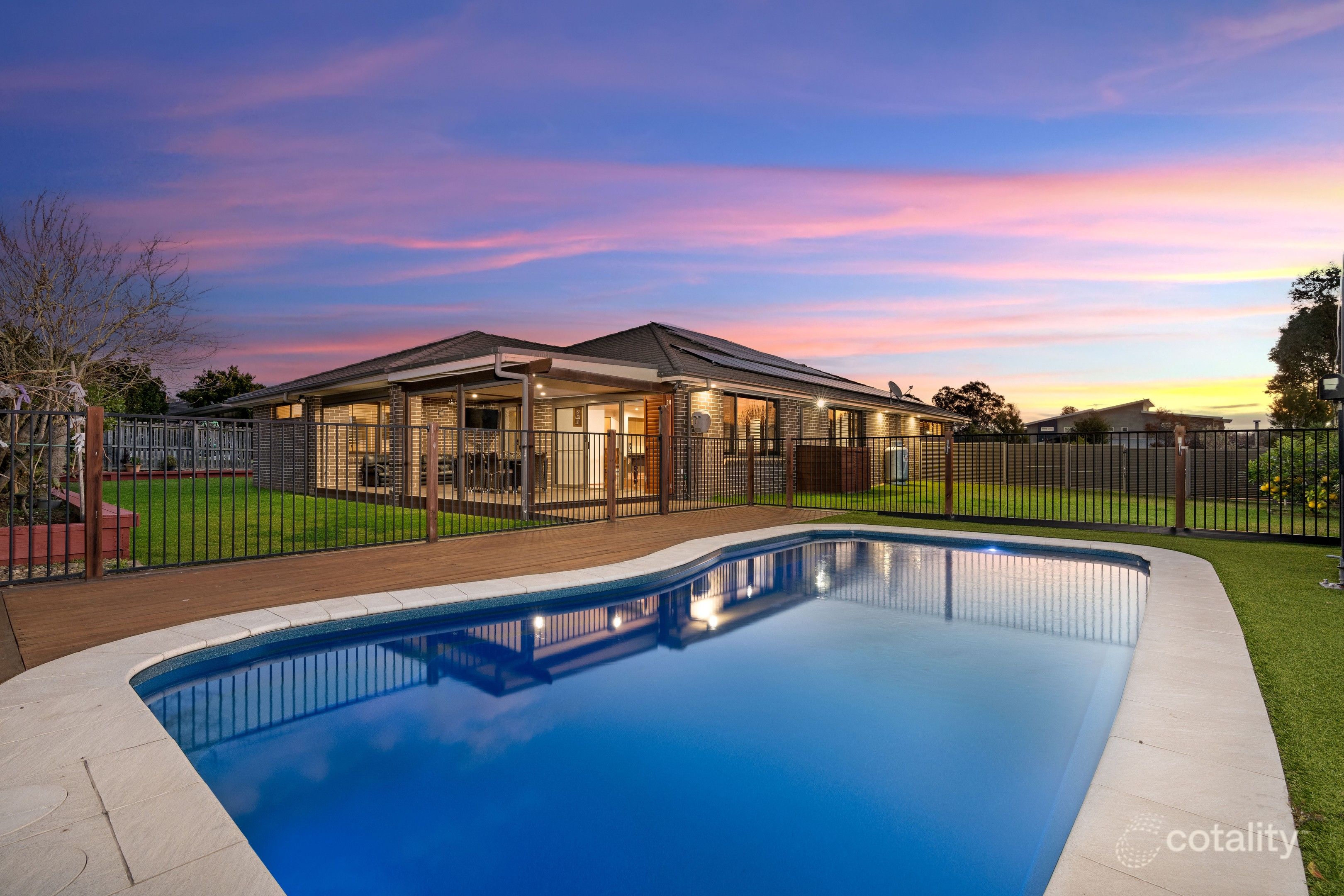 7 Twin Creeks Dr, Luddenham, NSW 2745