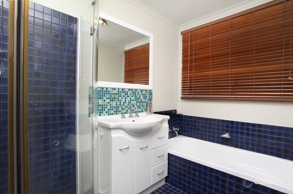 1 Pendle Cl, Gladstone Park, VIC 3043