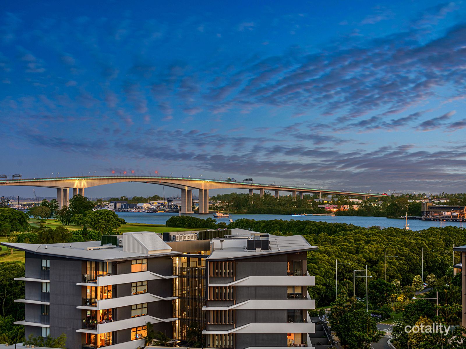 10803/320 Macarthur Ave, Hamilton, QLD 4007