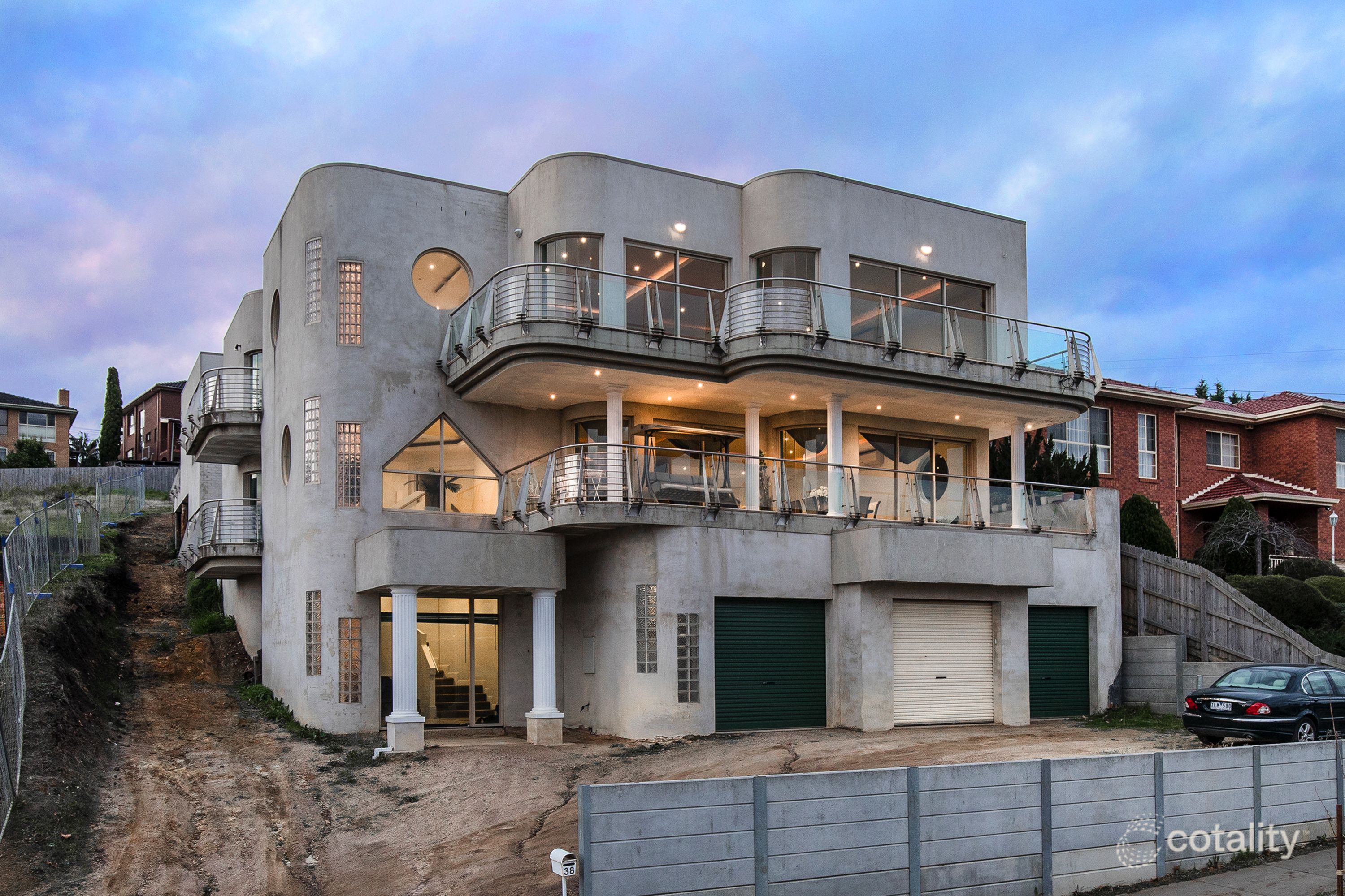 38 Surrey Dr, Keilor East, VIC 3033