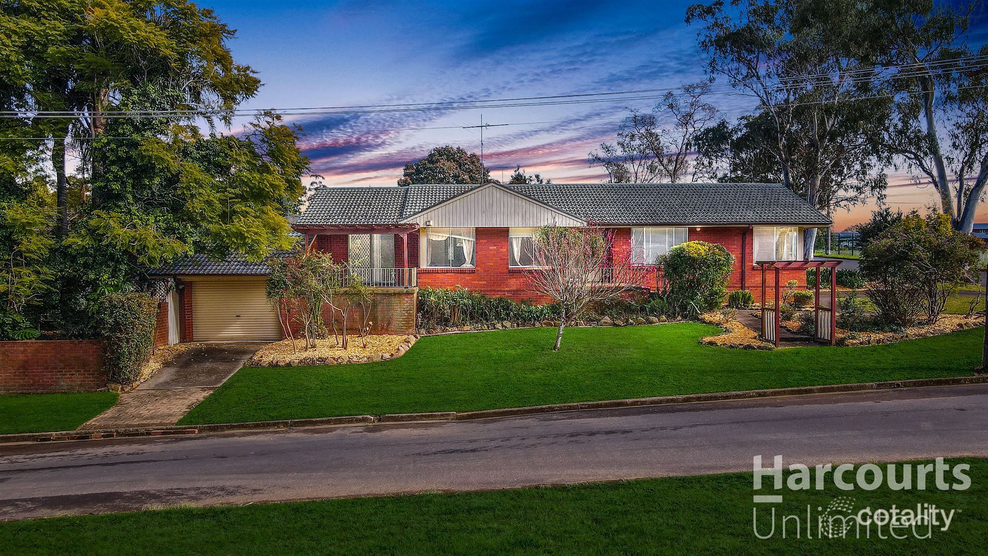 31 Valley Rd, Campbelltown, NSW 2560