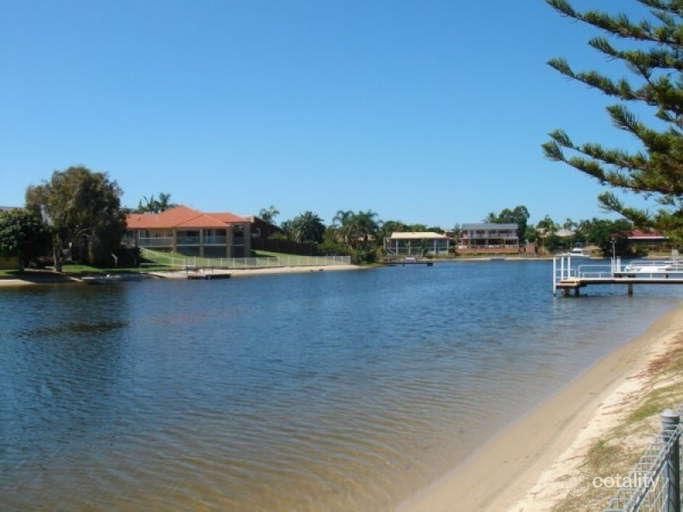 26 Sundowner Ct, Mermaid Waters, QLD 4218