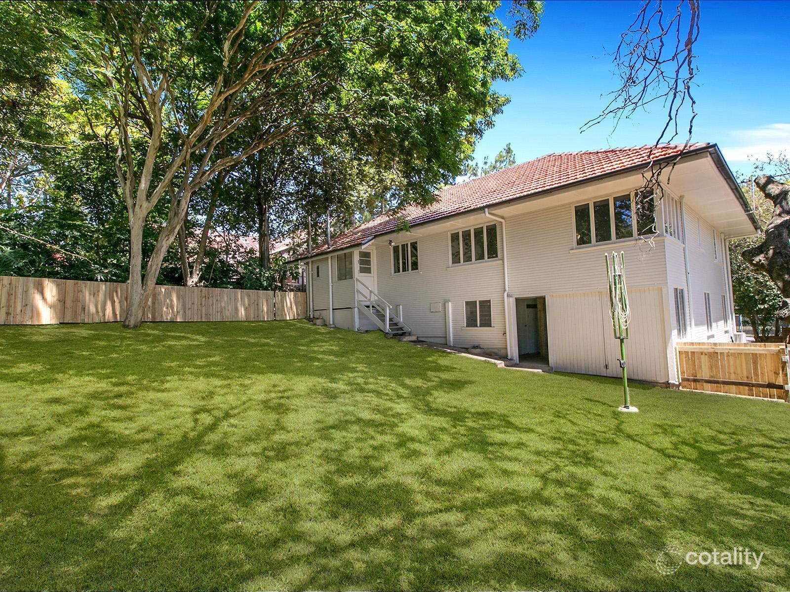 43 Fenton St, Fairfield, QLD 4103