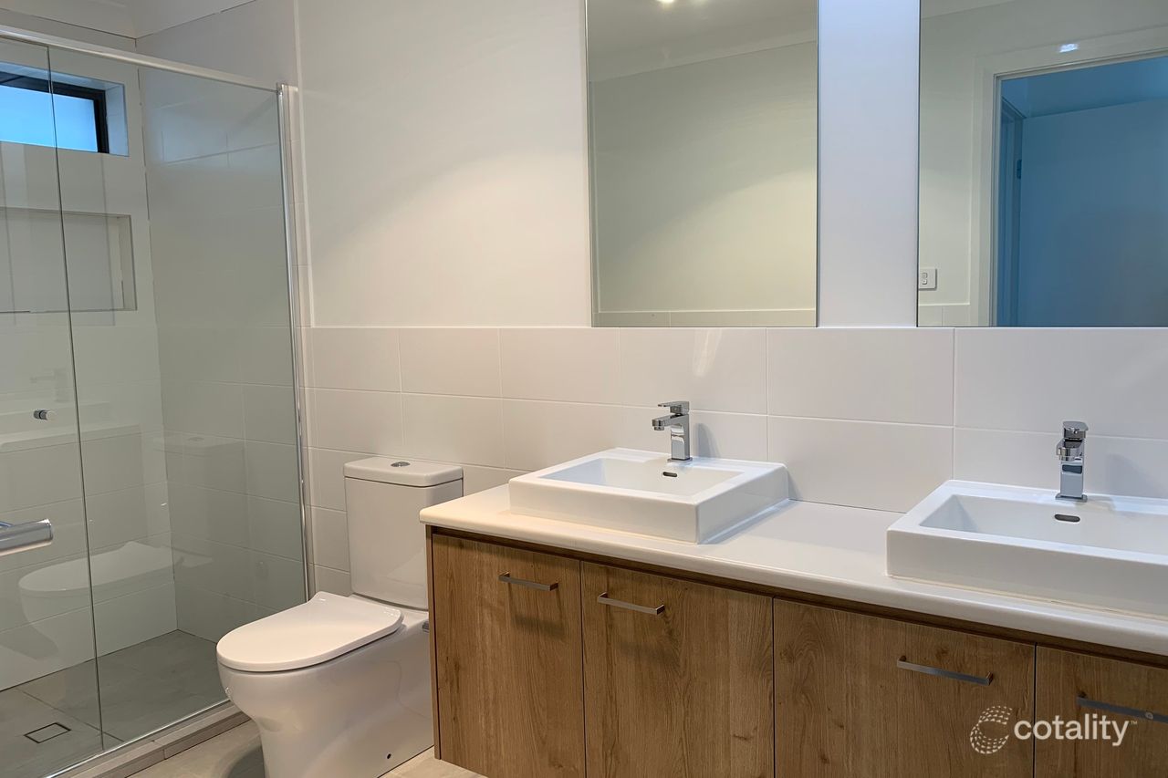 5 Rowland Ave, Catherine Field, NSW 2557