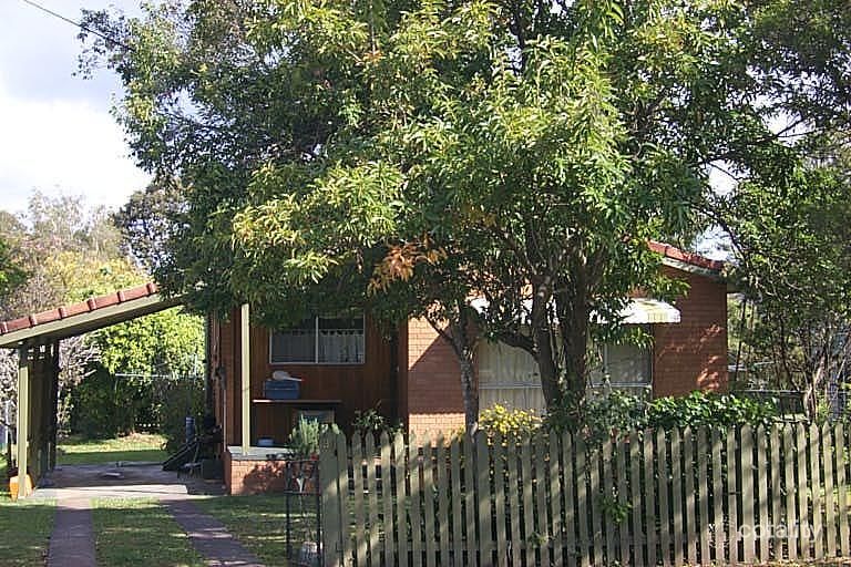 36 Camelot St, Tennyson, QLD 4105