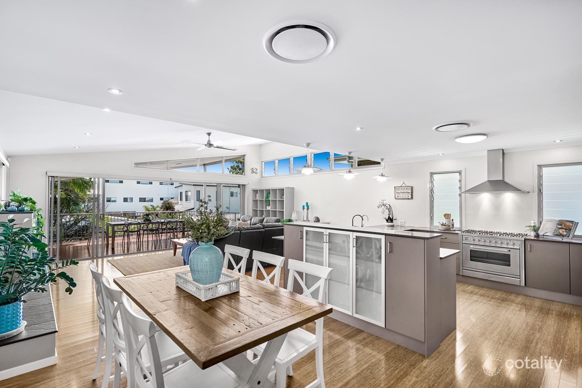 11 Earl Pde, Manly, QLD 4179