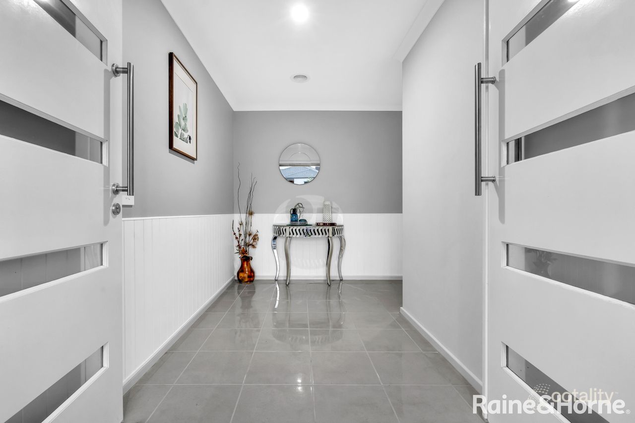 16 Peninsula Cres, Craigieburn, VIC 3064