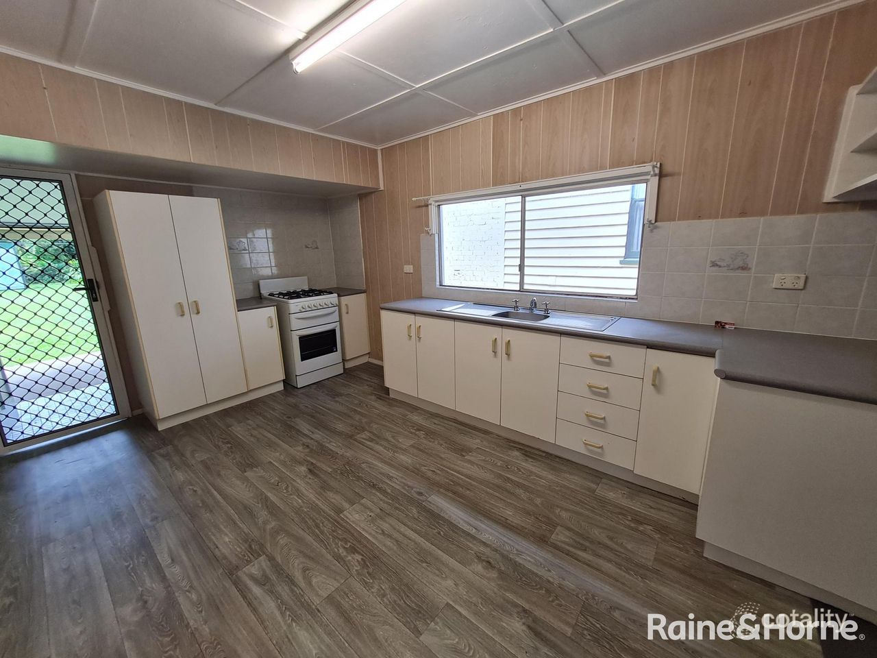 1 Bow St, Mossman, QLD 4873