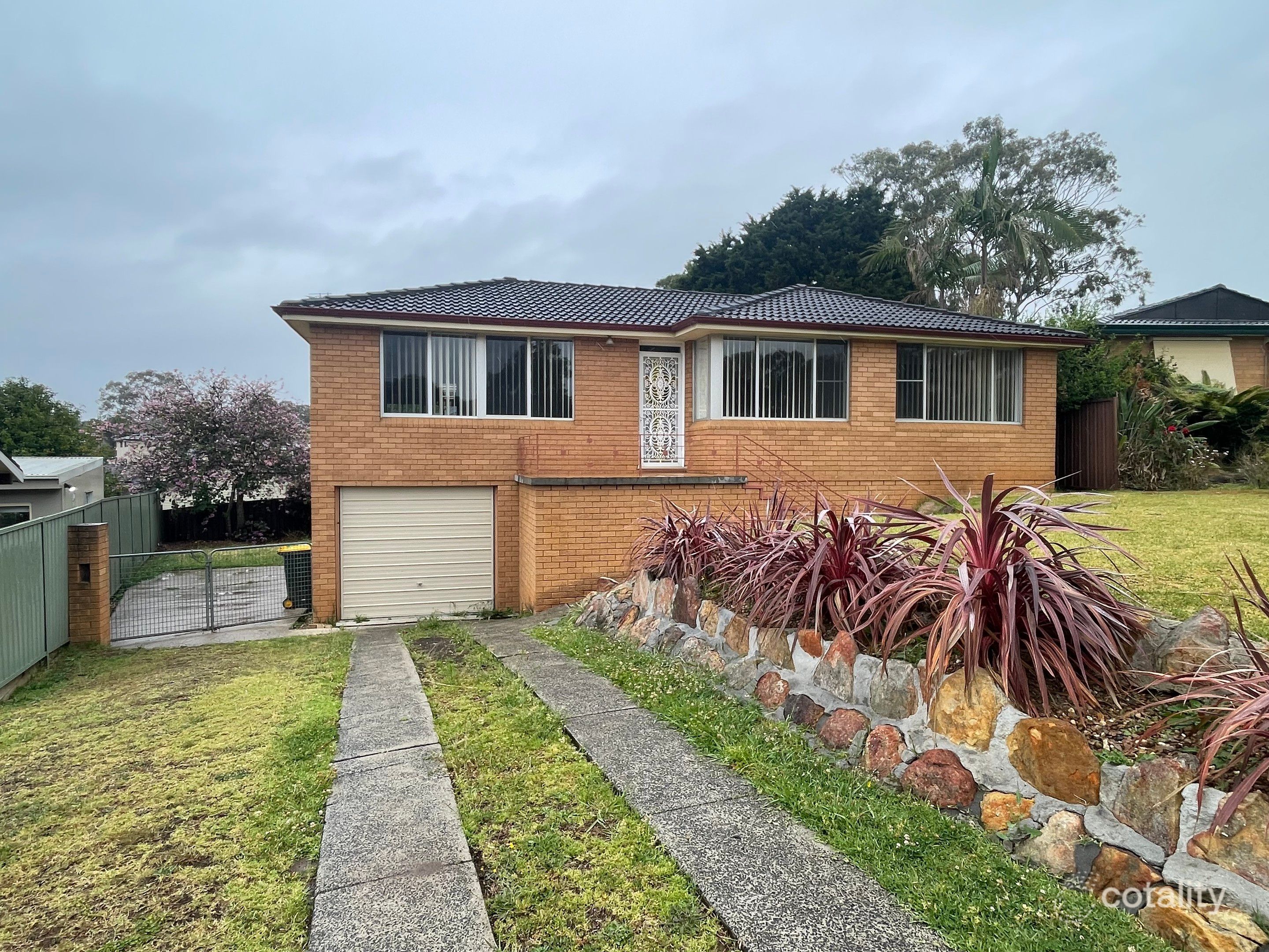 33 Pine Ave, Bradbury, NSW 2560