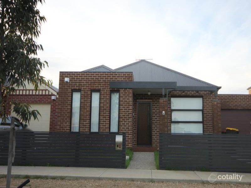 8 Rosella Cres, Caroline Springs, VIC 3023