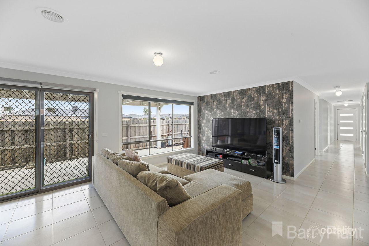 2 Eastern Barred Cct, Longwarry, VIC 3816