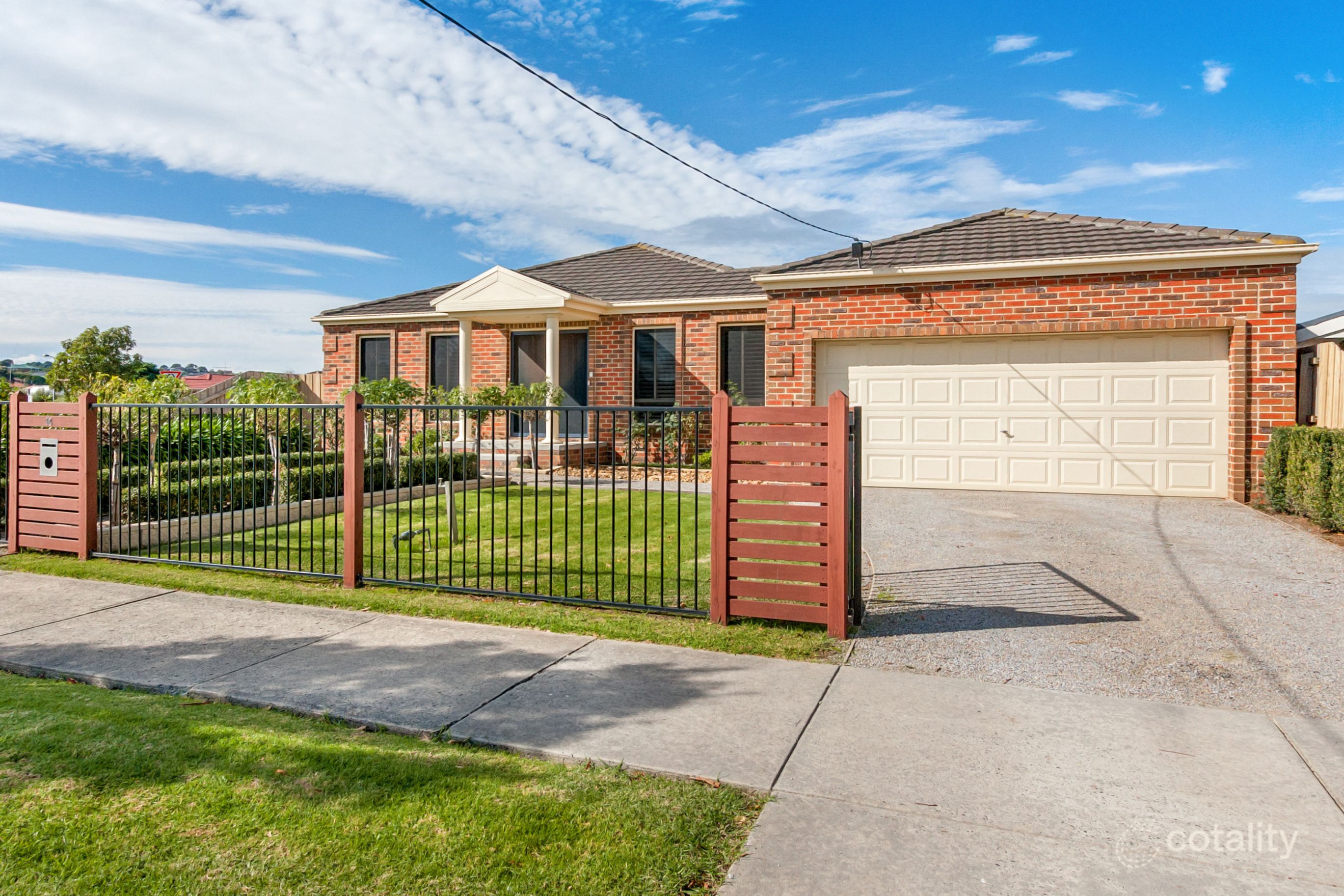 14 Guest Rd, Pakenham, VIC 3810
