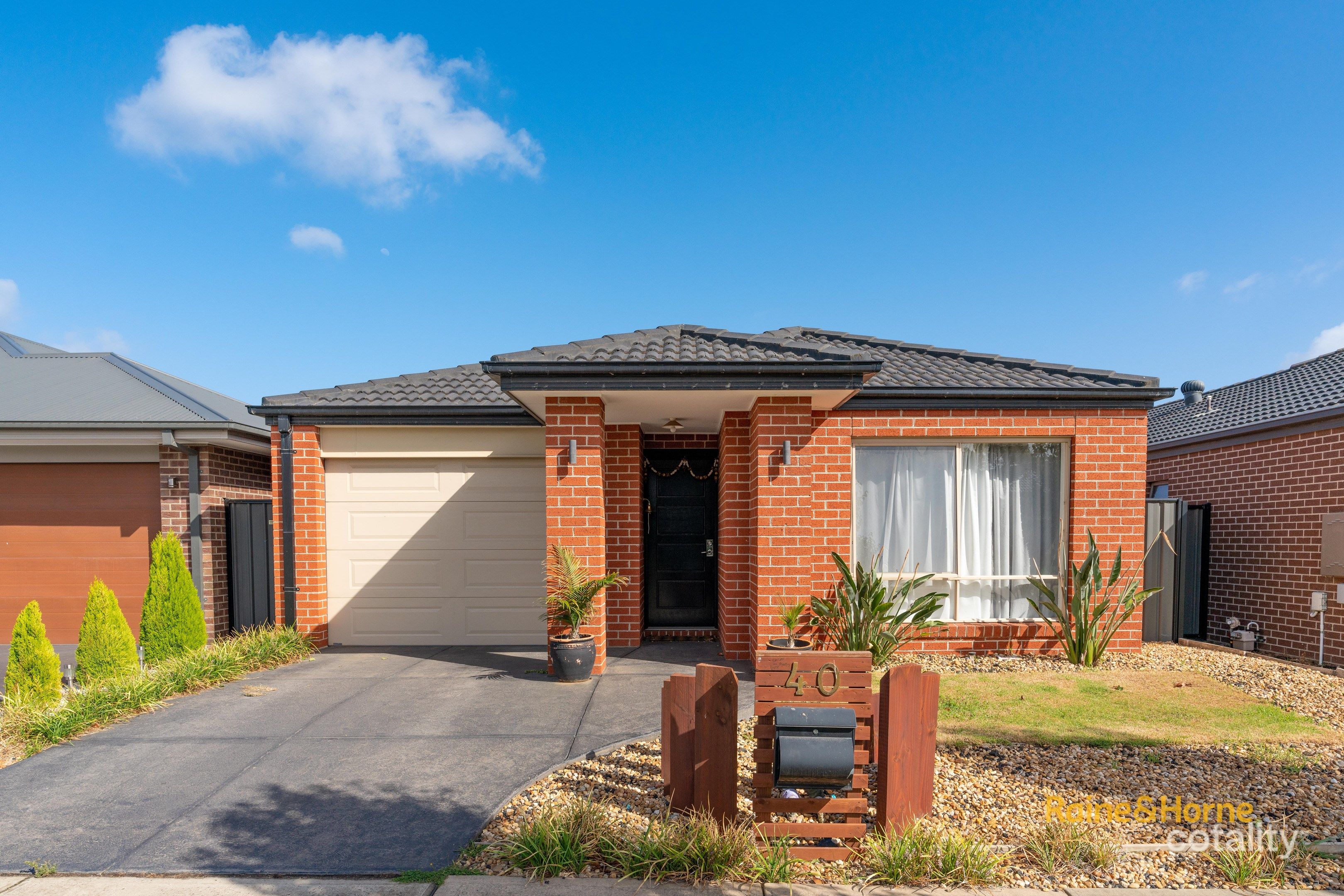 40 Falabela Rd, Clyde North, VIC 3978
