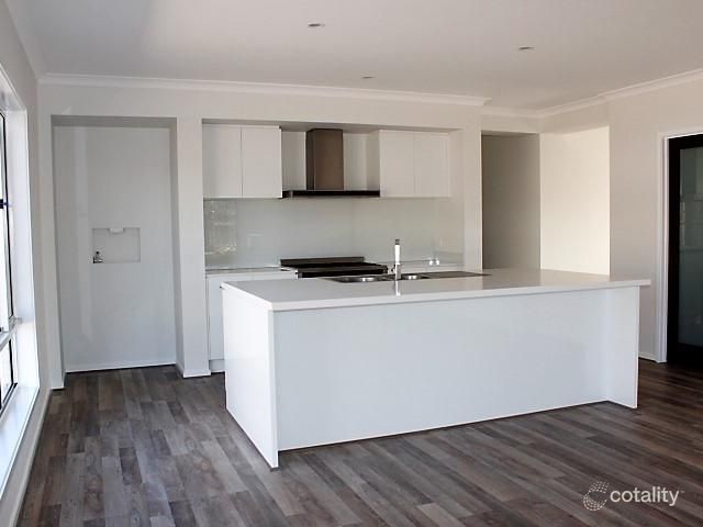 13 Songbird Cct, Flagstone, QLD 4280