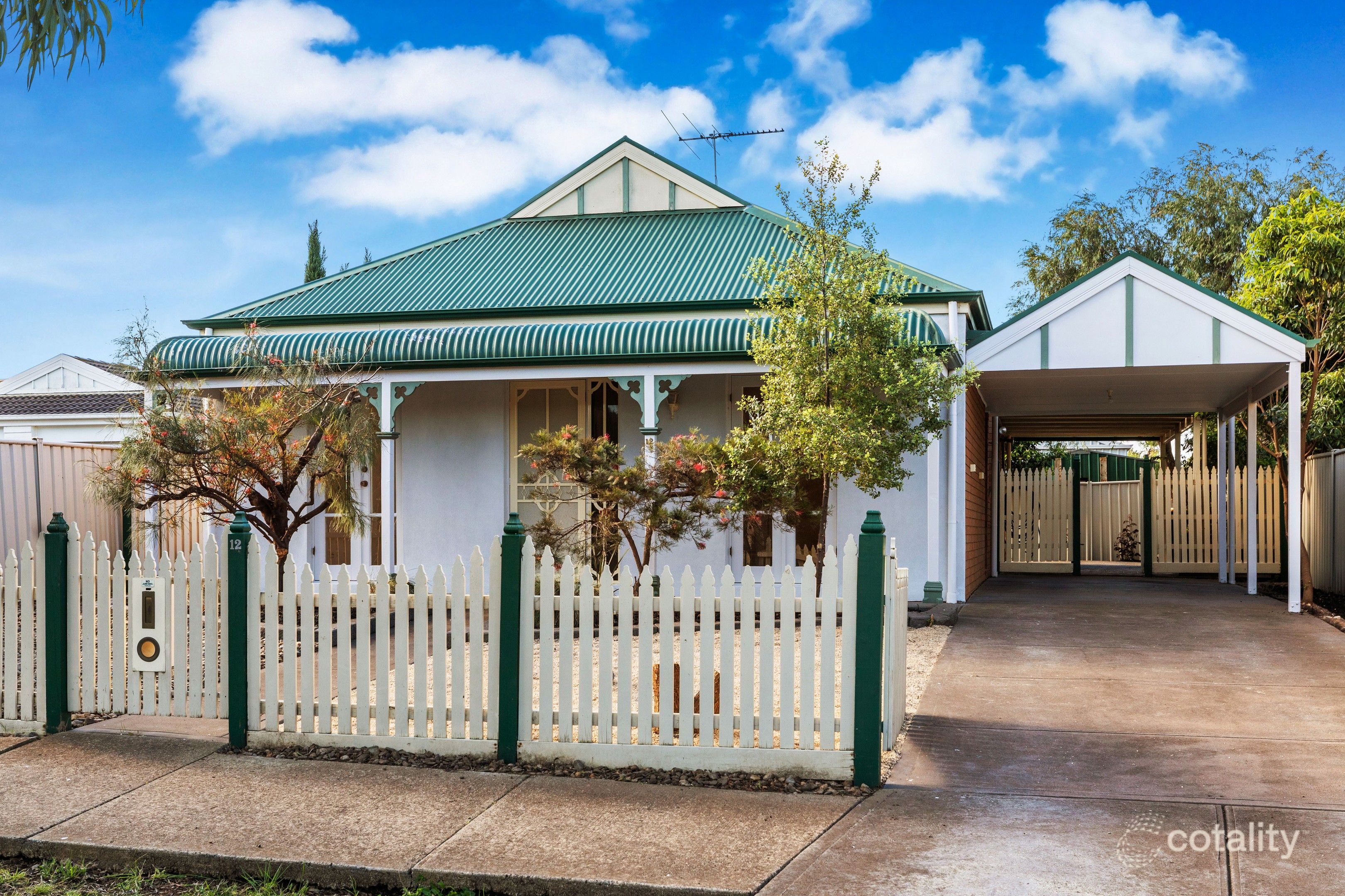 12 Squires Ct, Caroline Springs, VIC 3023