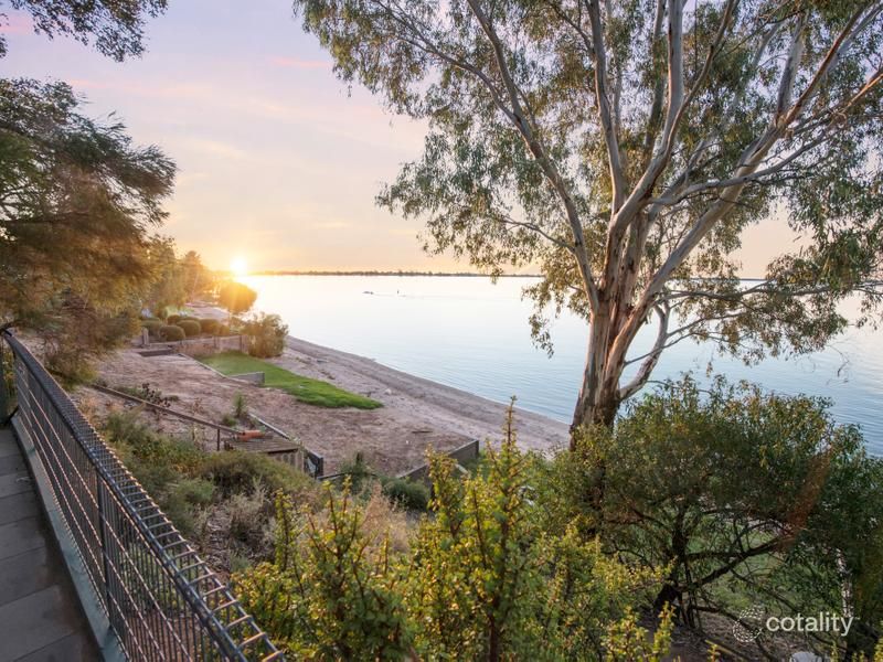 27 Hayes Rd, Lake Boga, VIC 3584