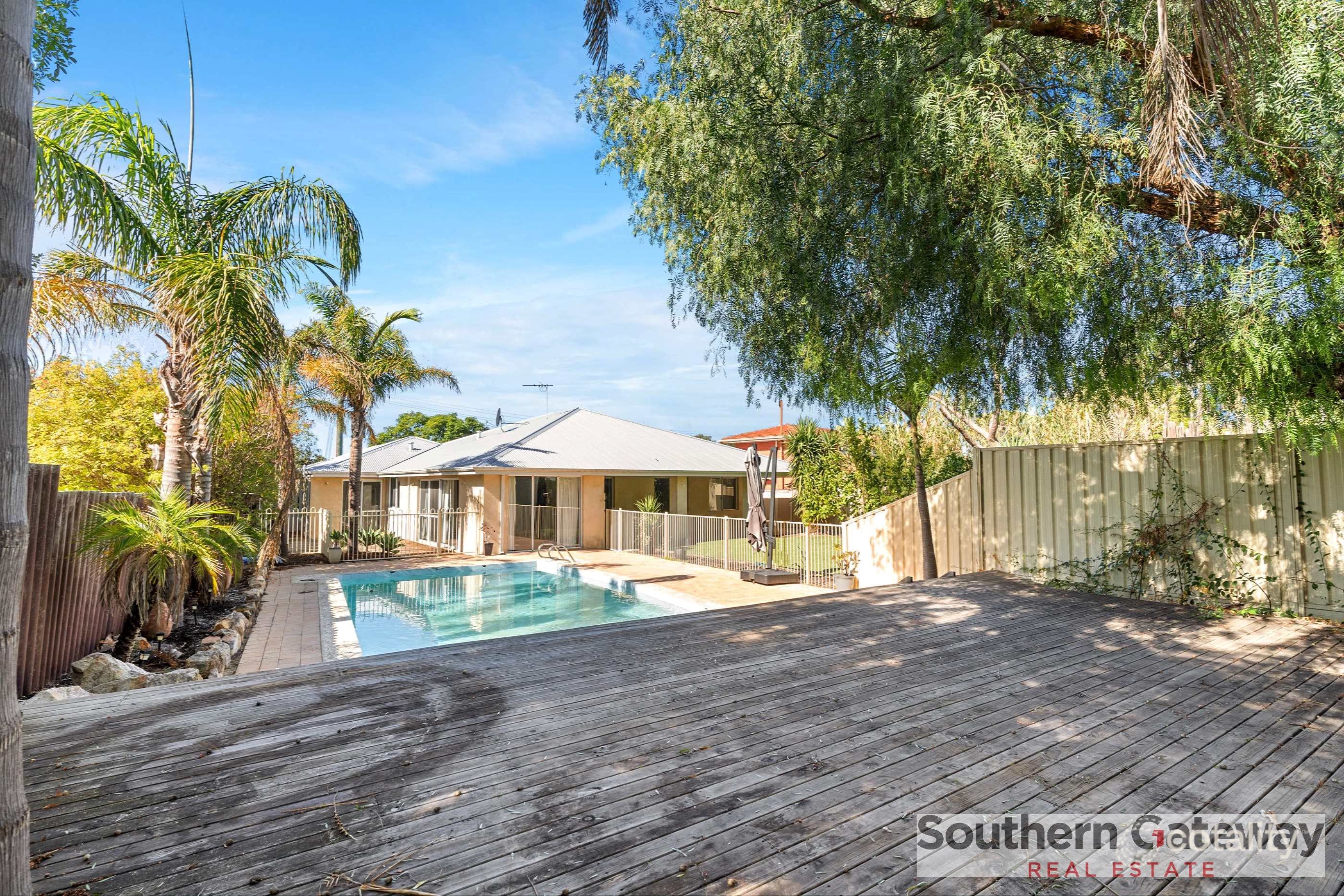 6 Maydwell Way, Calista, WA 6167