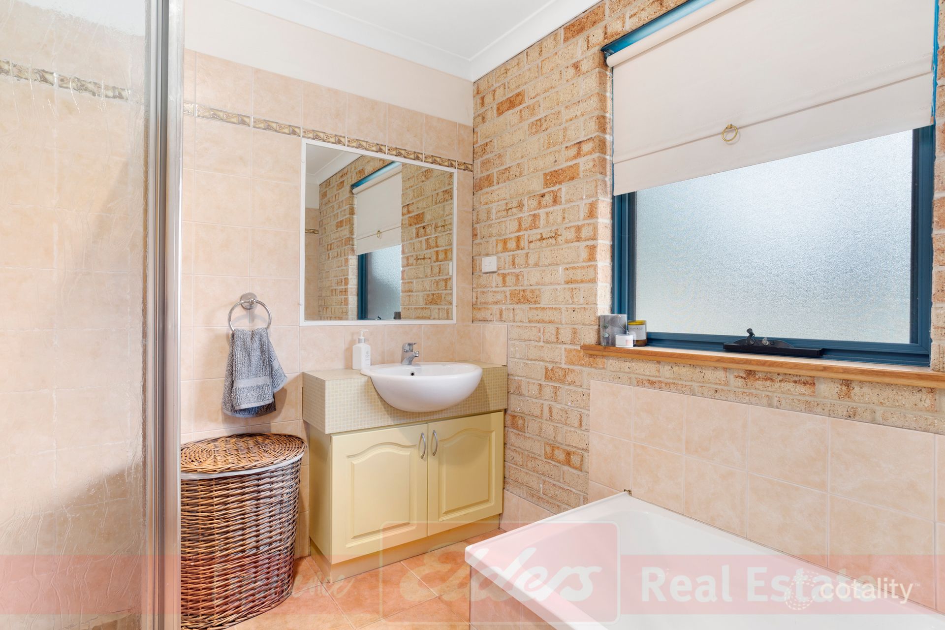 1b Robb St, Collie, WA 6225
