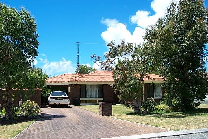 9 Bundara Cl, Little Grove, WA 6330