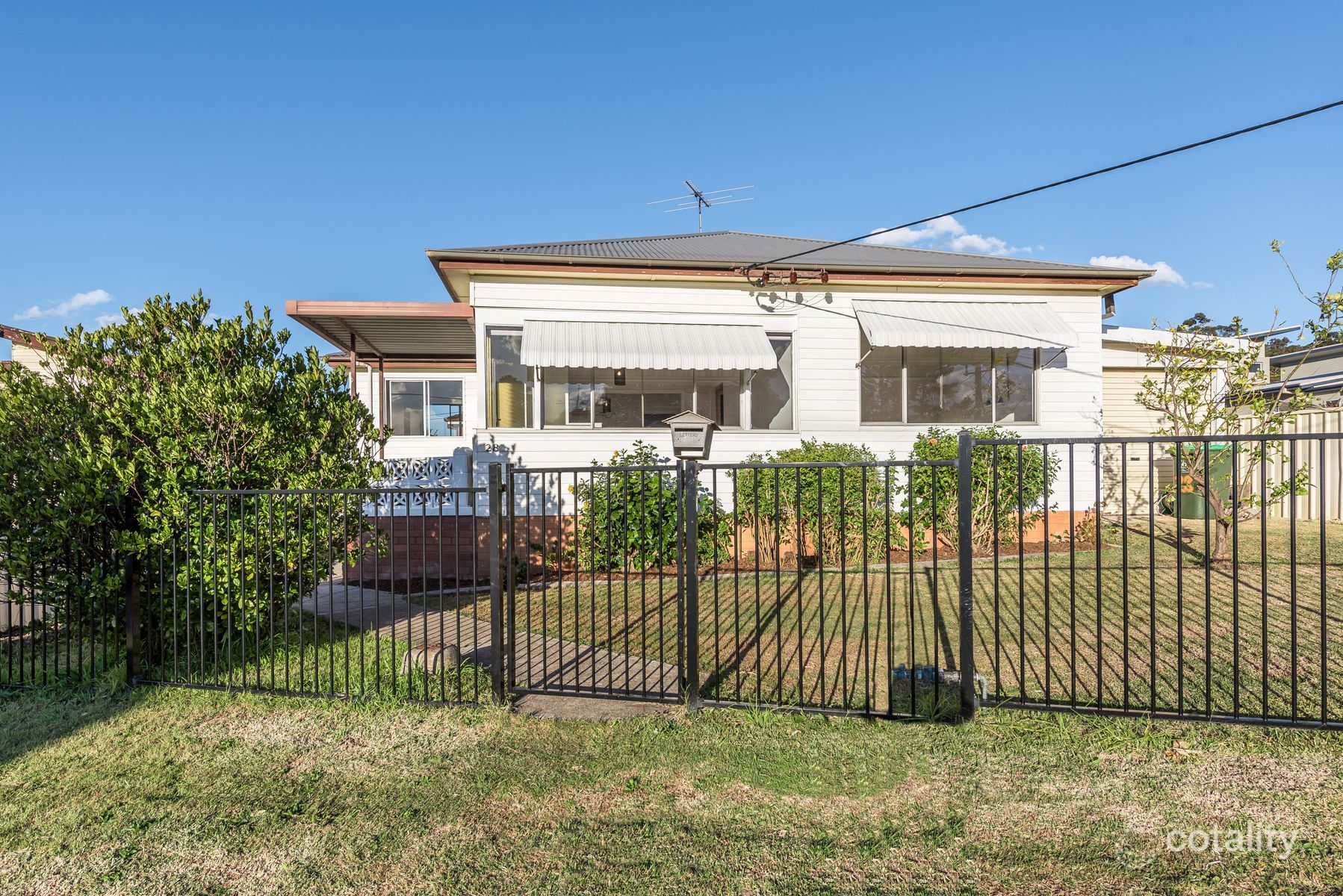 28 Yorston St, Warners Bay, NSW 2282