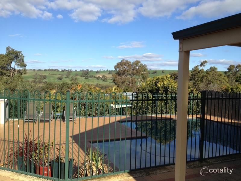 6 Kuyan Pl, Gingin, WA 6503