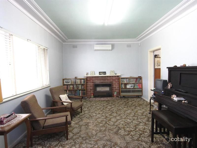 33 Northcott Pde, Mount Austin, NSW 2650